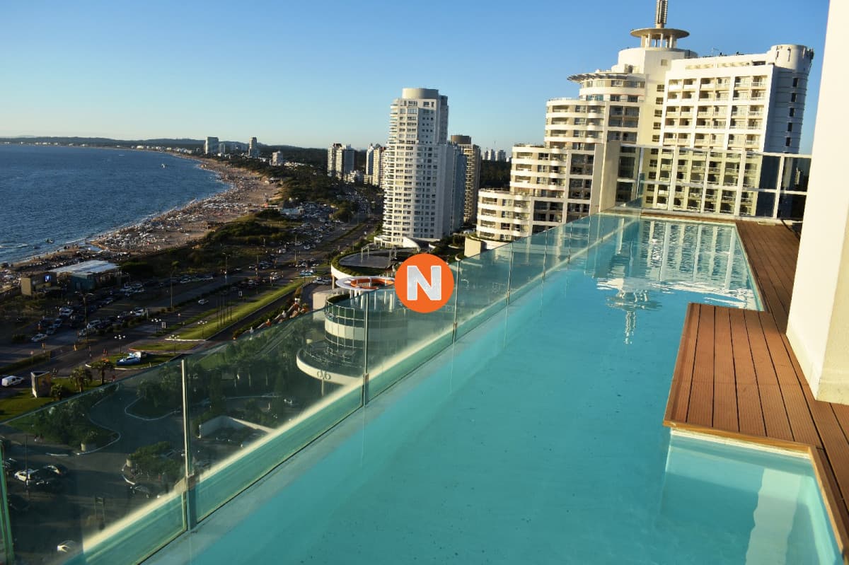 Penthouse en venta. Playa Mansa Frente a Isla Gorriti
