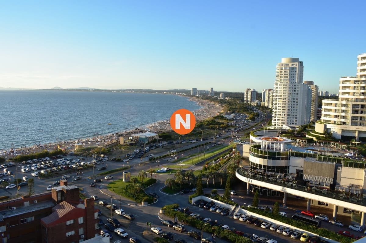 Penthouse en venta. Playa Mansa Frente a Isla Gorriti