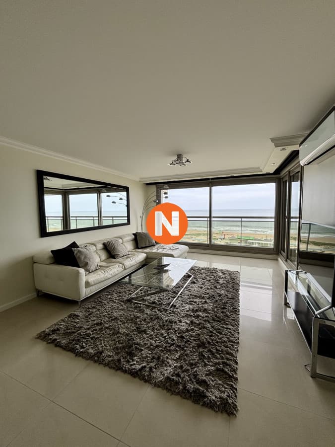 Exclusivo apartamento con vistas al Mar