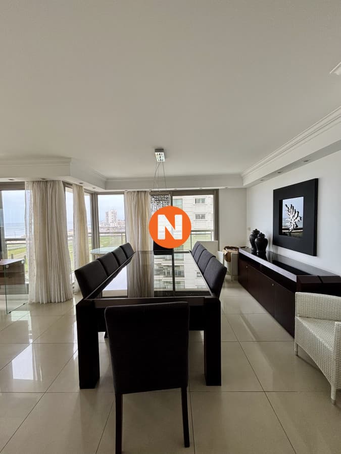 Amplio y moderno apartamento con vistas al mar