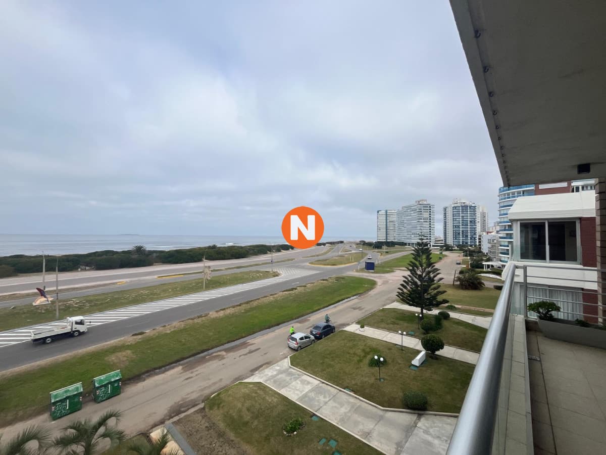Penthouse en la Brava en venta, primera línea