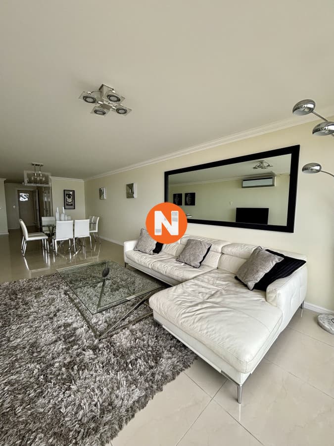 Exclusivo apartamento con vistas al Mar