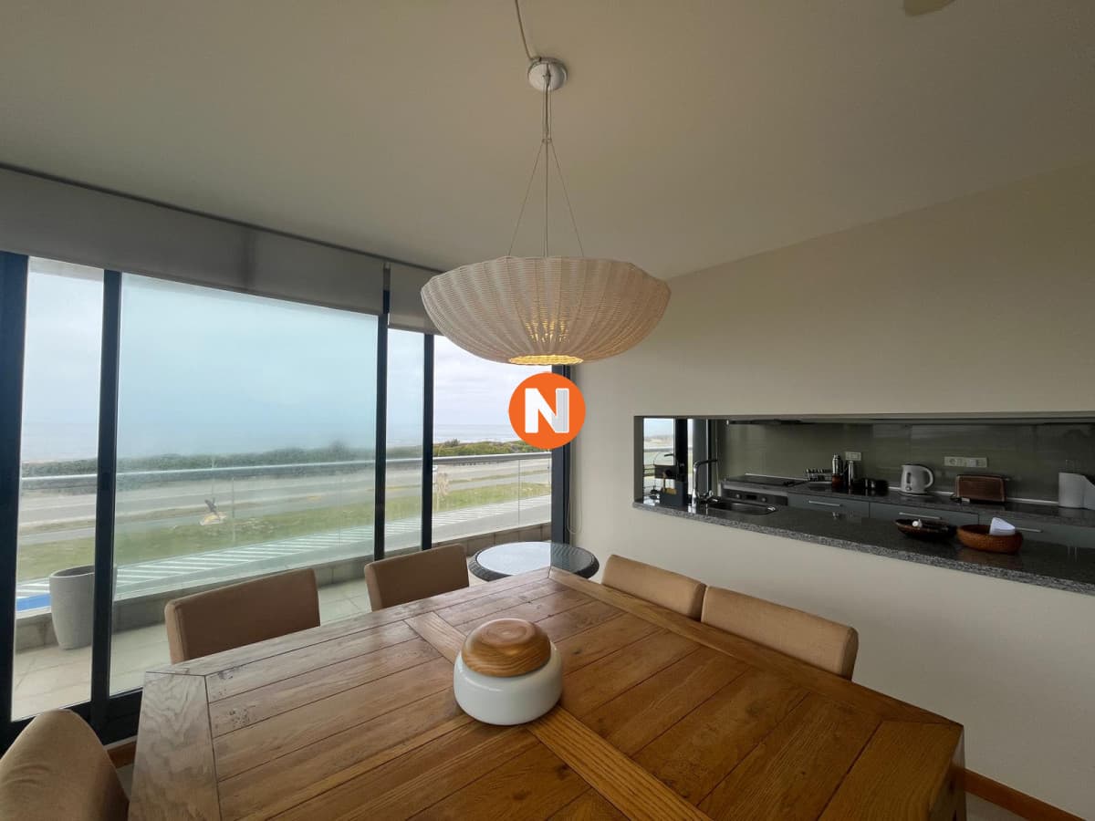 Penthouse en la Brava en venta, primera línea