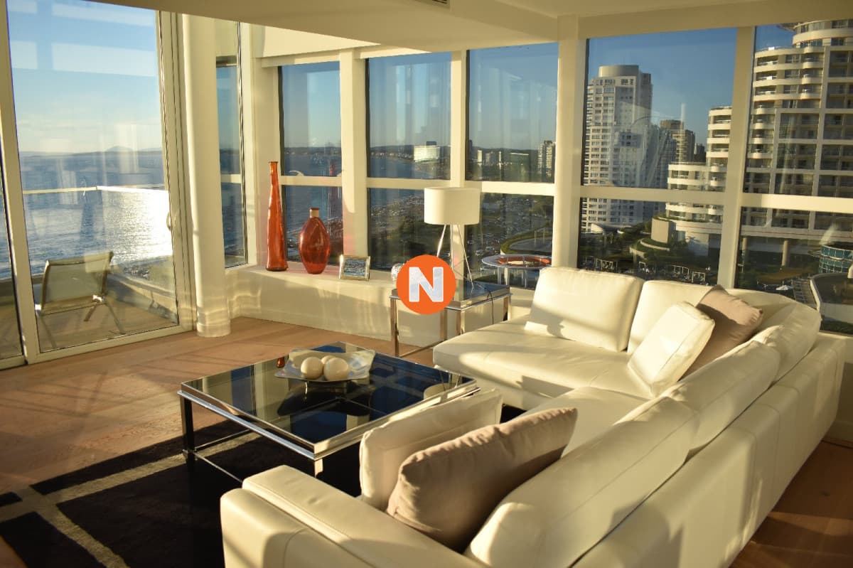 Penthouse en venta. Playa Mansa Frente a Isla Gorriti