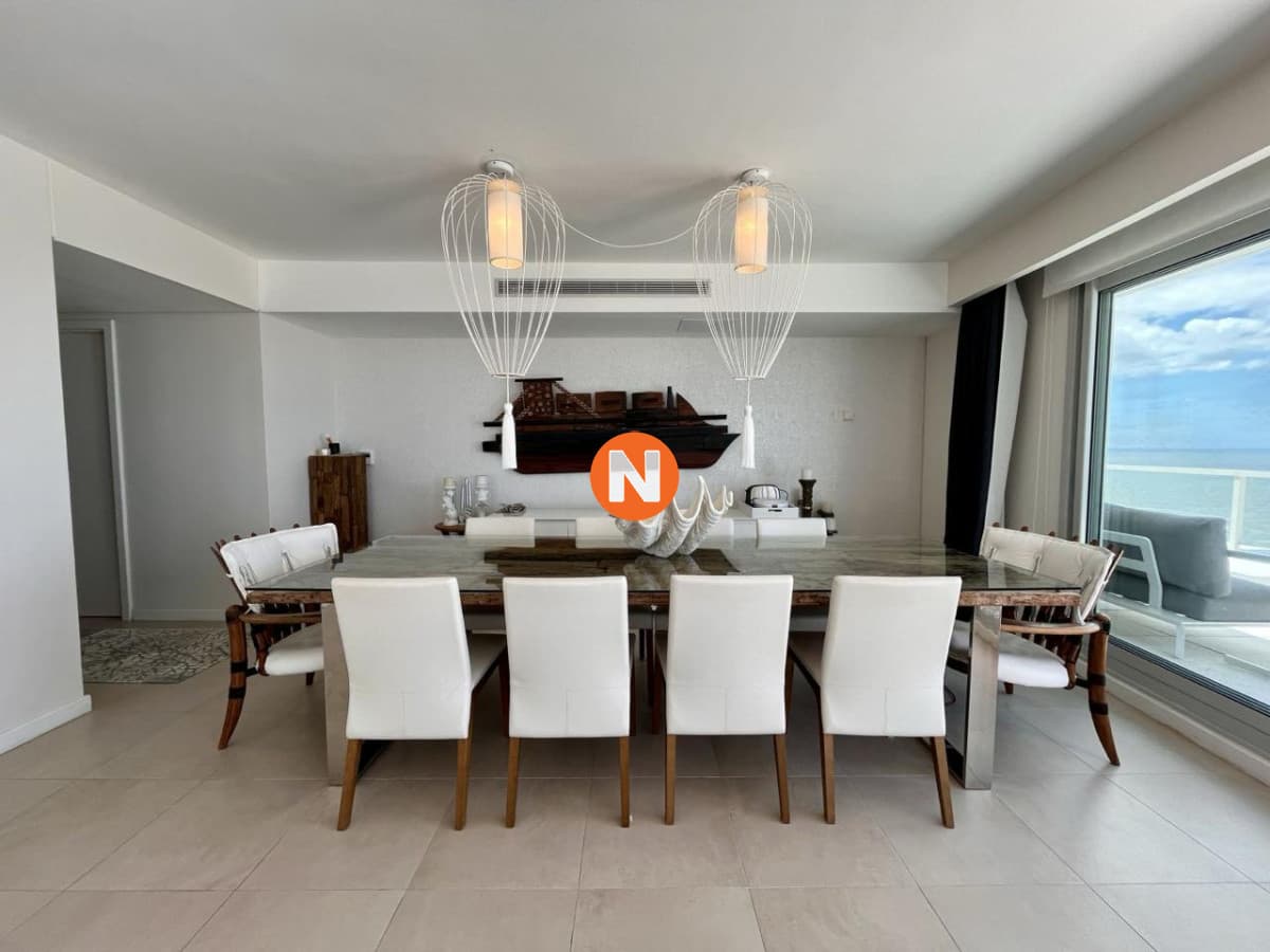 Exclusivo Penthouse en primera linea en Venta