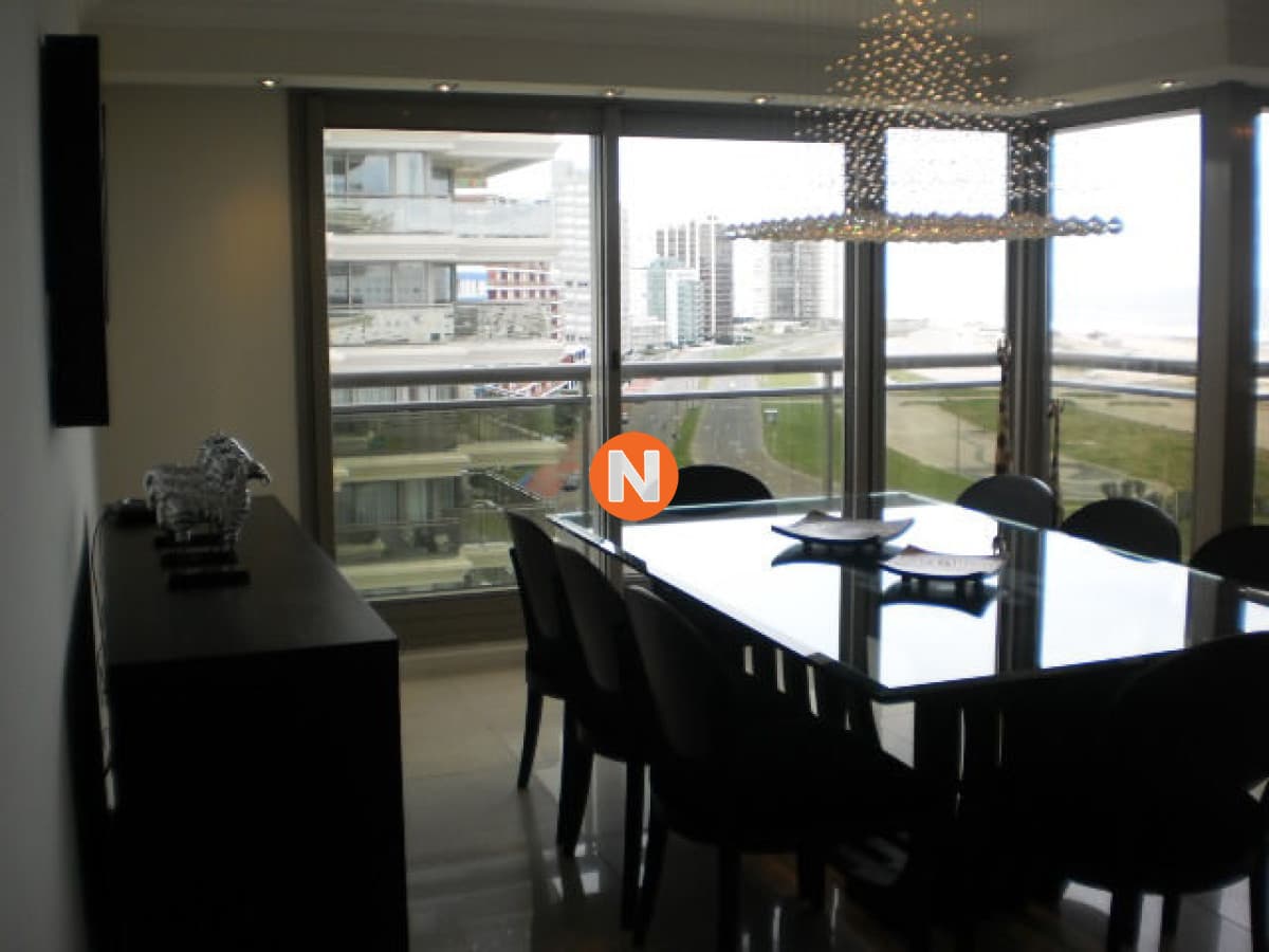 Apartamento en Venta, Brava, Punta del Este, 3 Dormitorios.