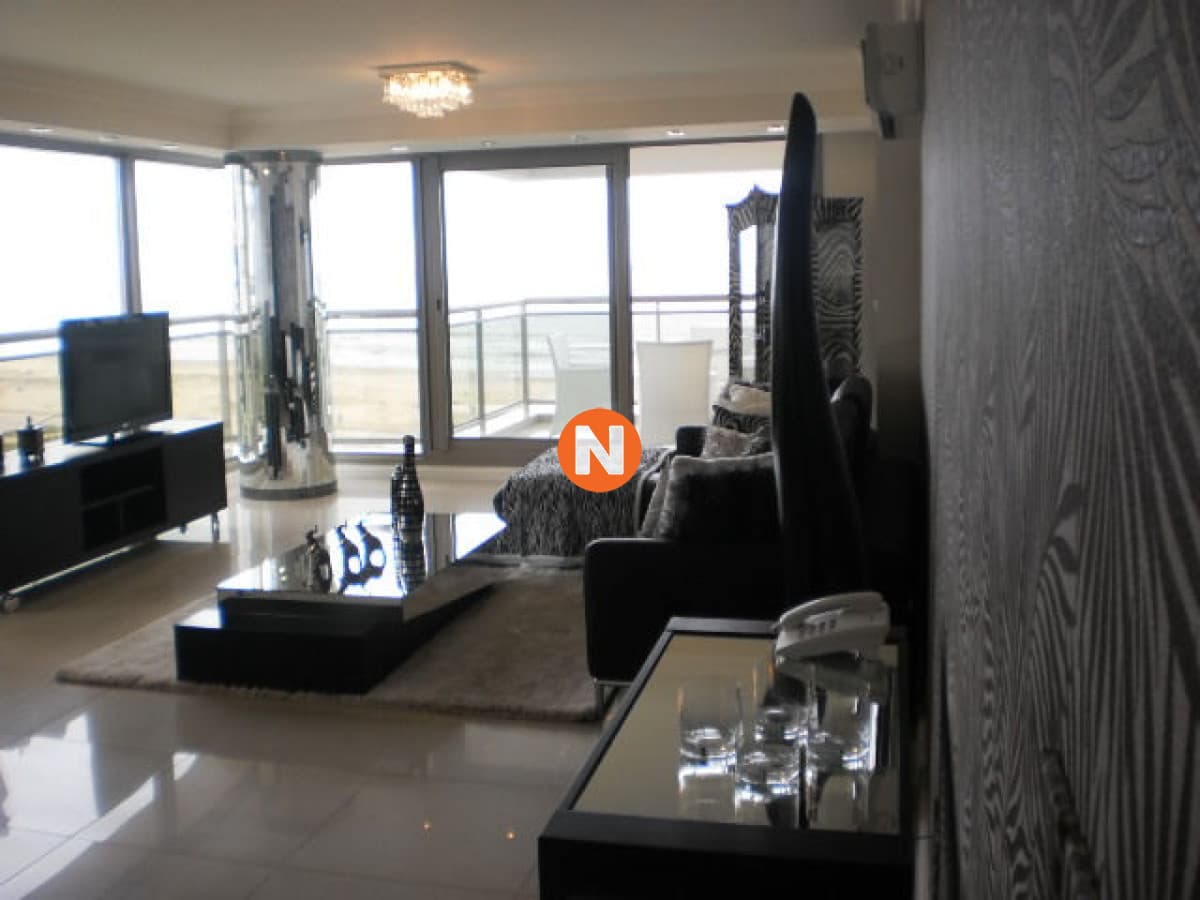 Apartamento en Venta, Brava, Punta del Este, 3 Dormitorios.