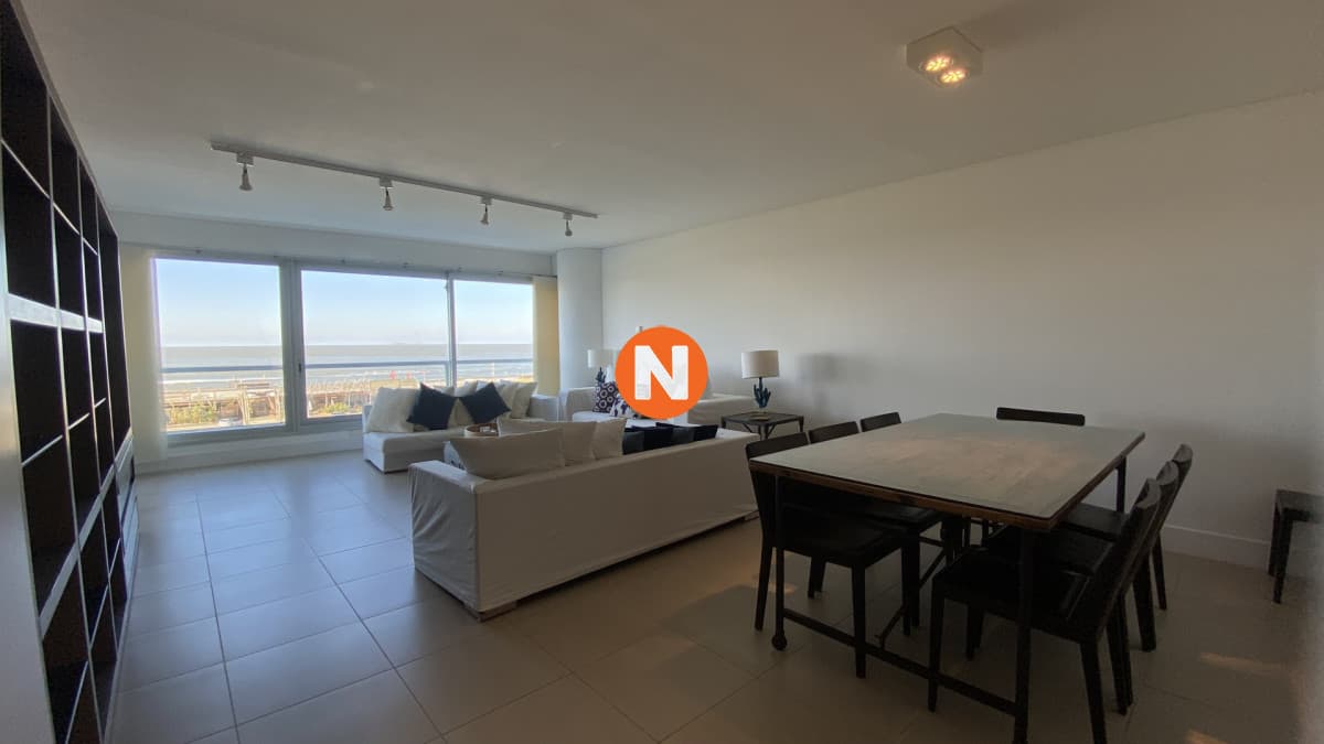 Exclusivo Apartamento de 2 dormitorios frente a Playa Brava  ...