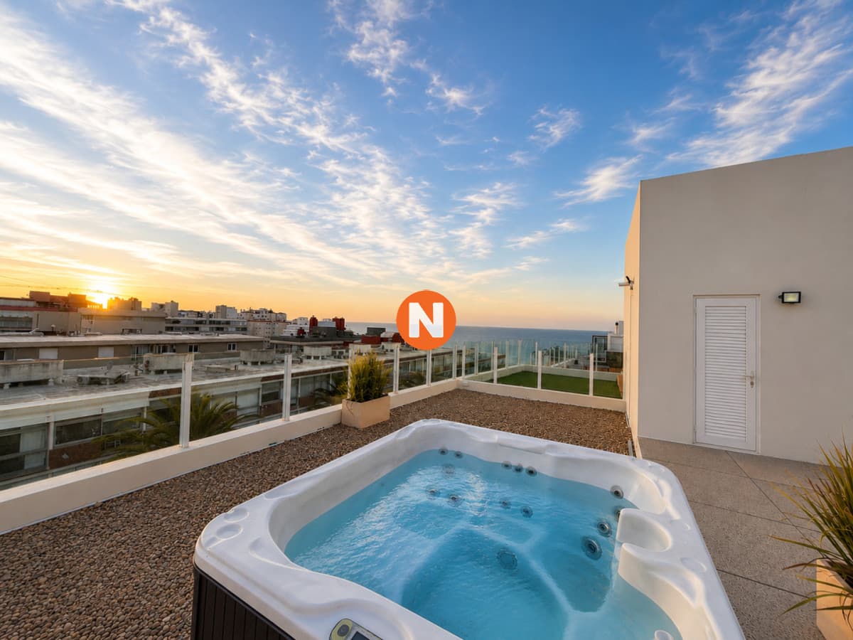 Penthouse en venta en Brava – Península