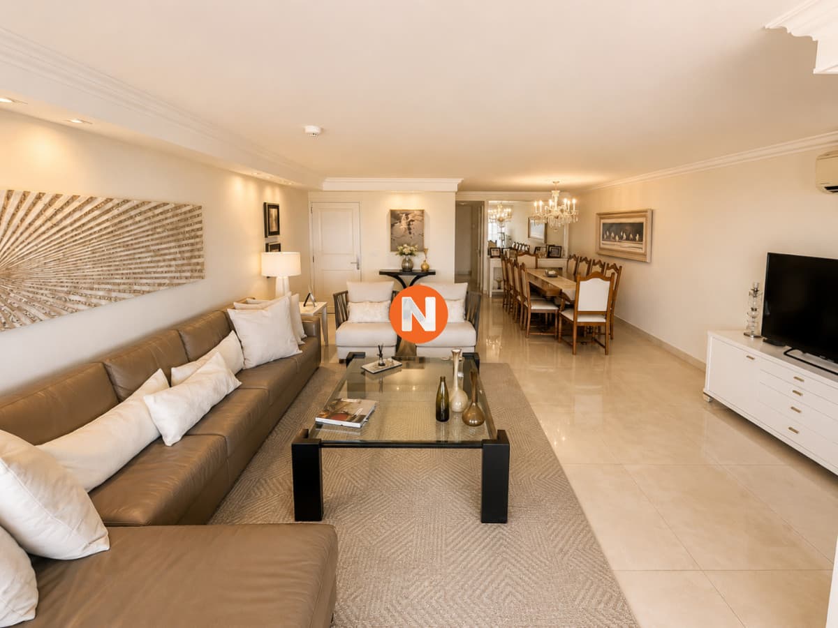 Amplio apartamento de 3 dormitorios en Mansa, Punta del Este