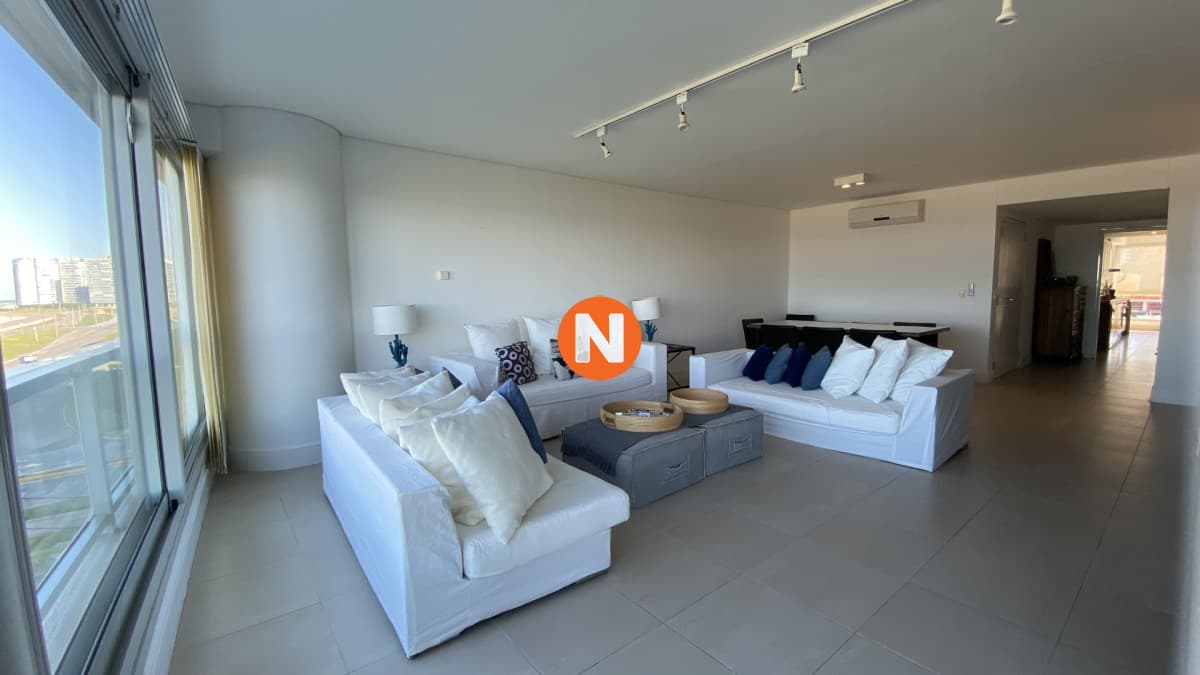 Exclusivo Apartamento de 2 dormitorios frente a Playa Brava  ...