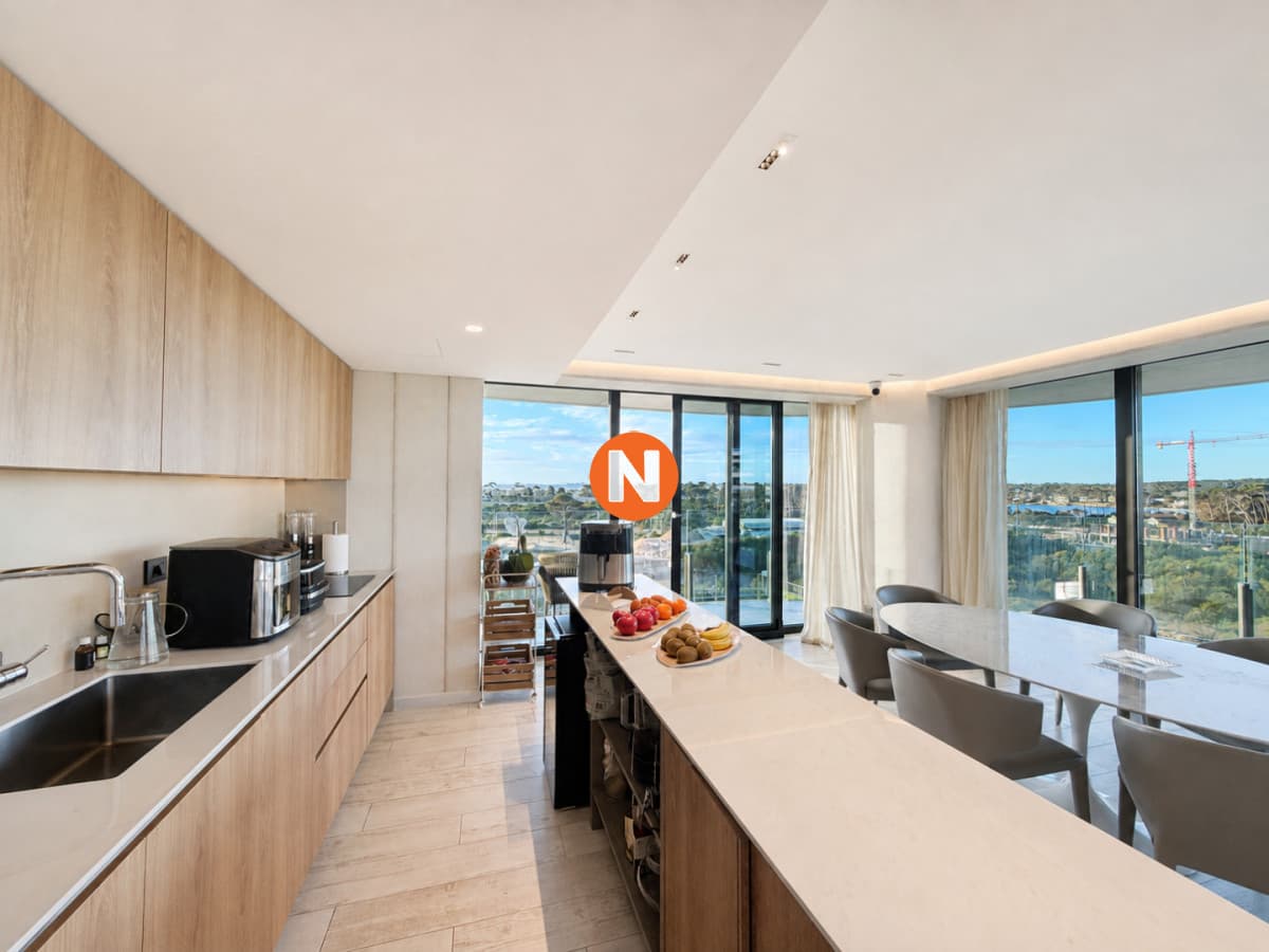 Elegante apartamento en Surfside, 2 suites y dem