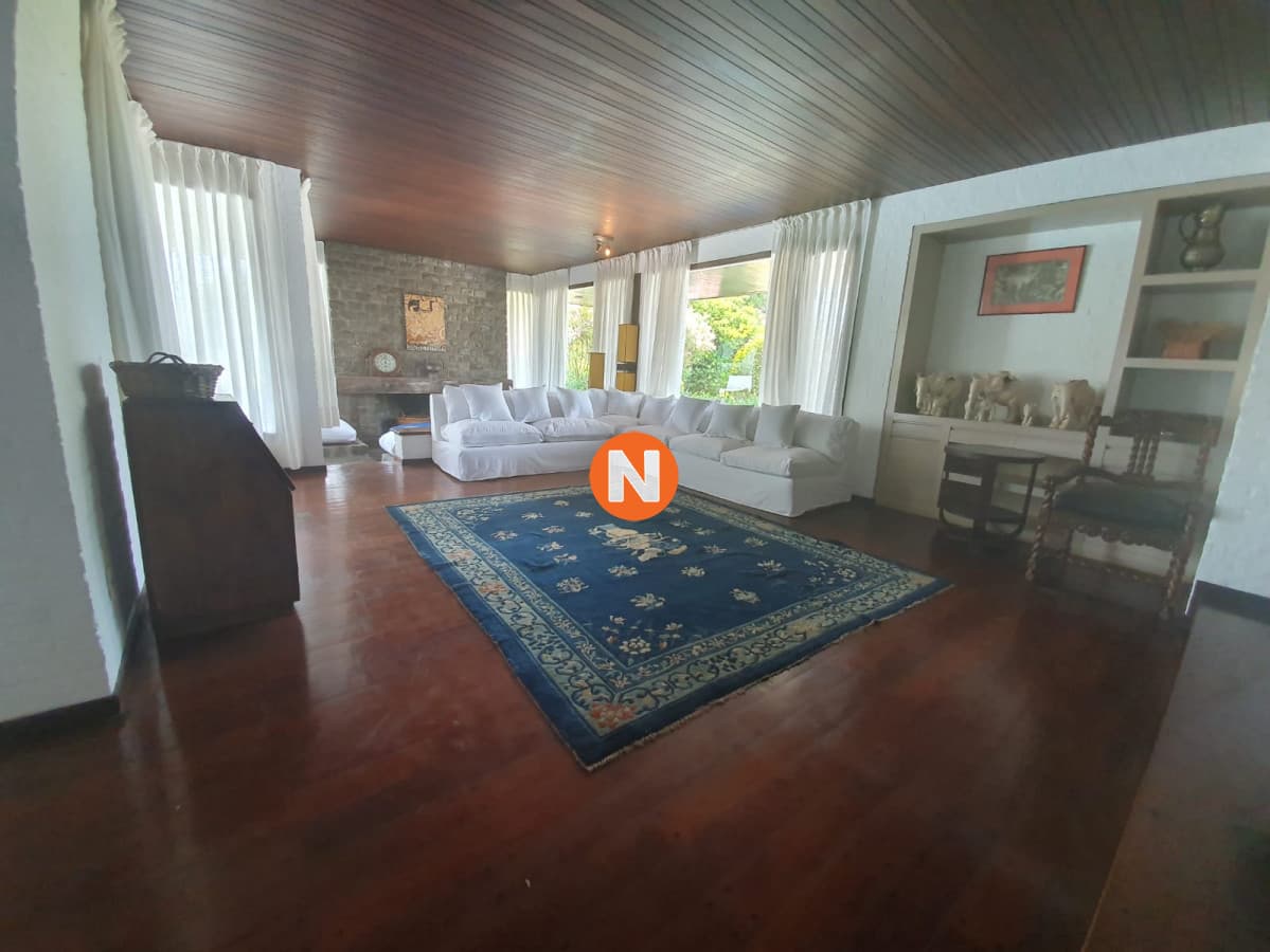 Residencia en venta a metros del mar en Solanas