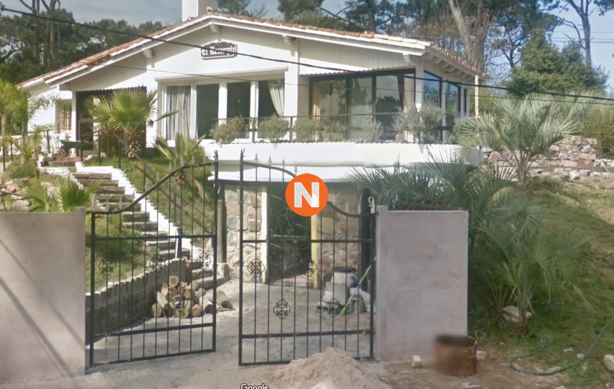 Excelente Inversión de Casa con 8 dormitorios. Se vende con ...