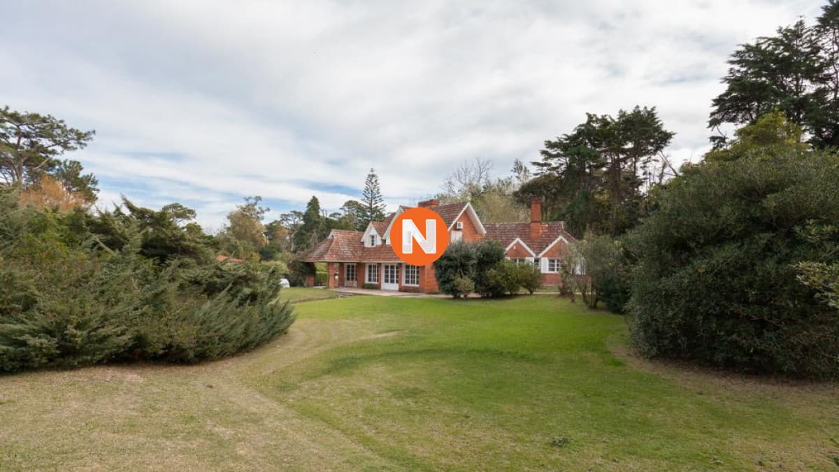 Casa en Venta, Golf, Punta del Este, 5 Dormitorios.