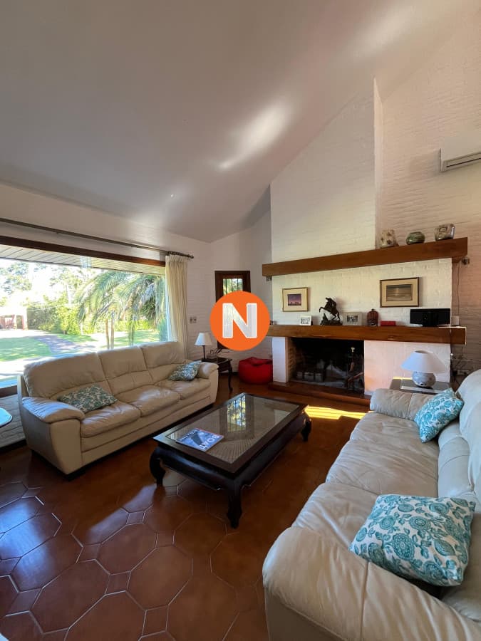 Alquiler Importante casa en Barrio Lugano