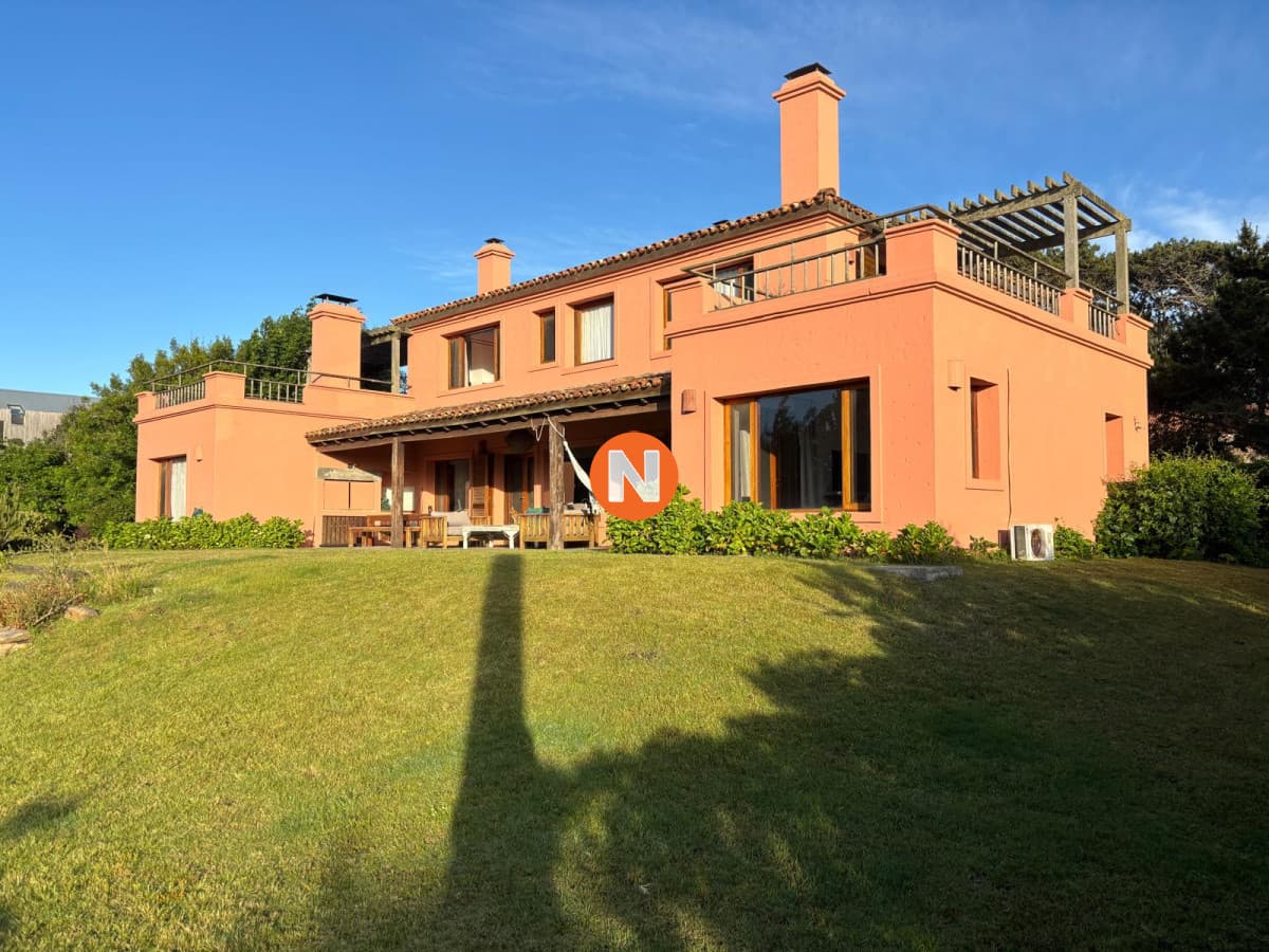 Casa en Montoya de 5 dormitorios