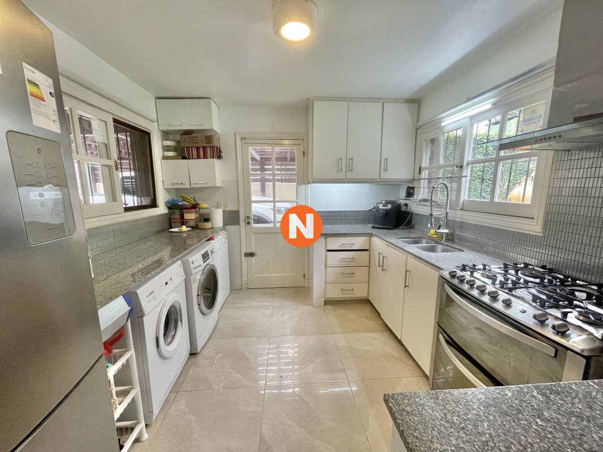 VENTA DE CASA D 4 DORMITORIOS EN MEJOR ZONA DE SOLANAS IDEAL ...