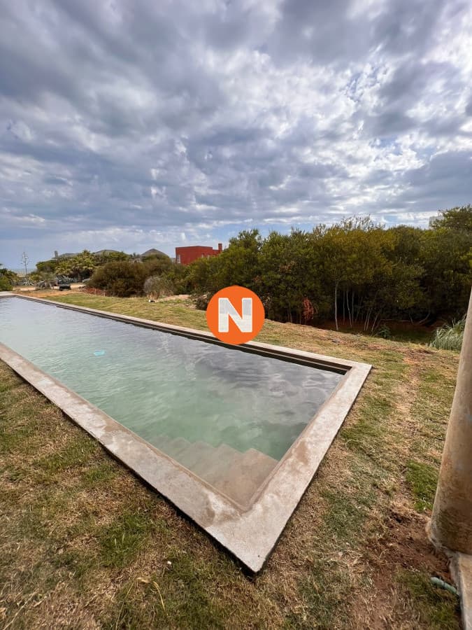 Excelente casa en Punta Piedras