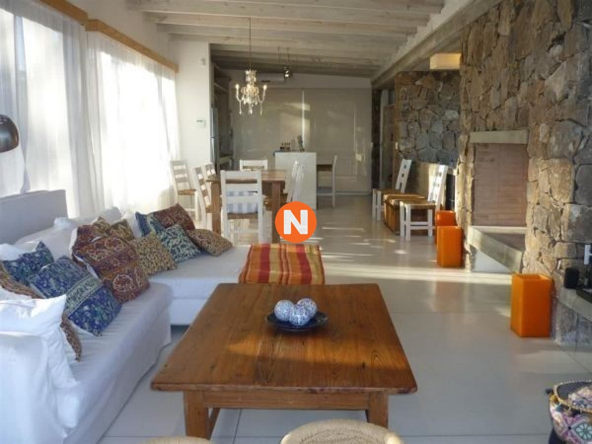 Apartamento en Venta, 4 dormitoritos, La Barra