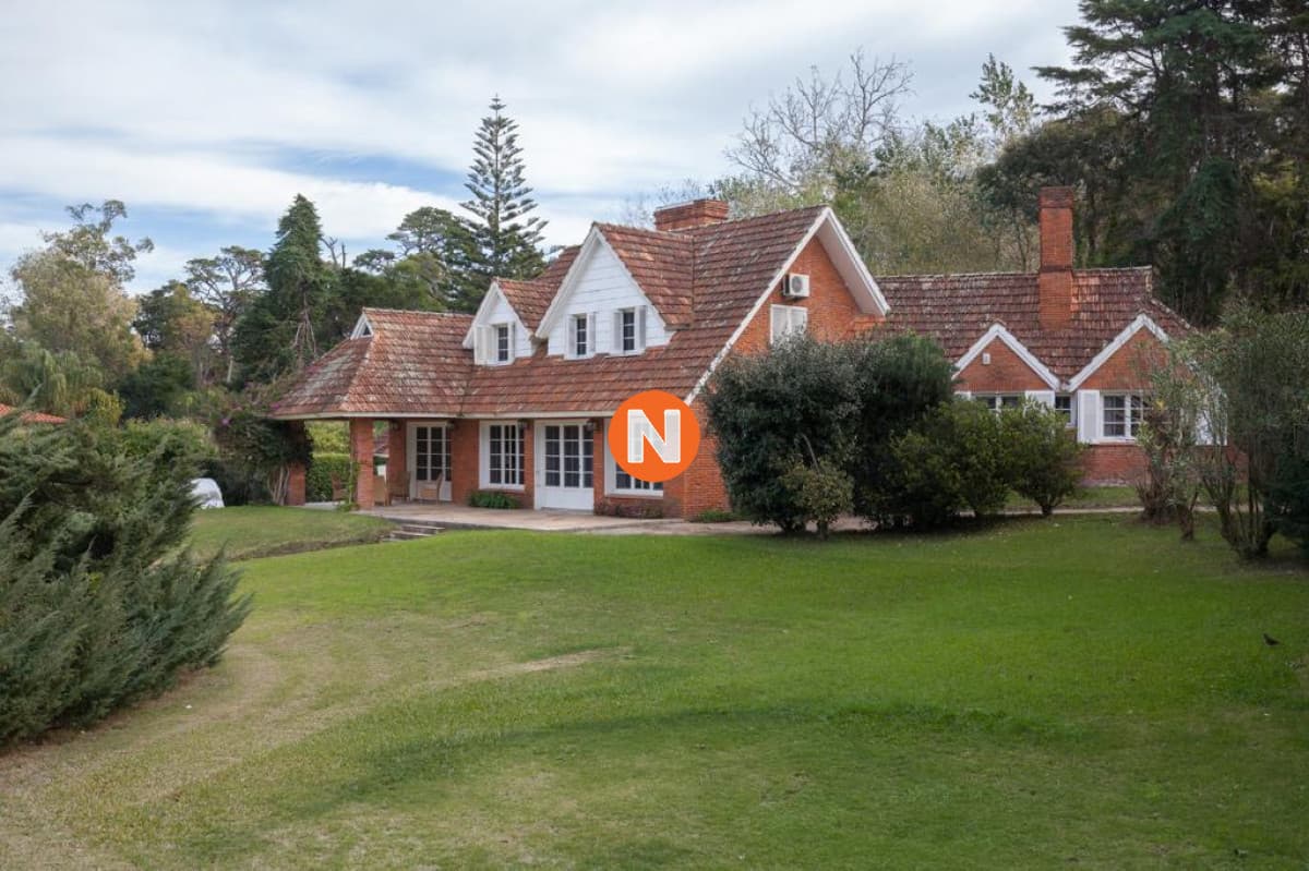 Casa en Venta, Golf, Punta del Este, 5 Dormitorios.