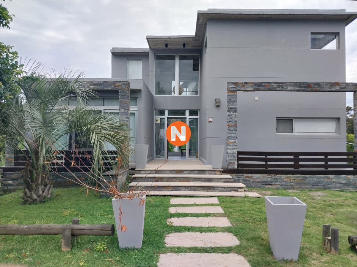 Gran oportunidad en Pueblo San Vicente. EN VENTA