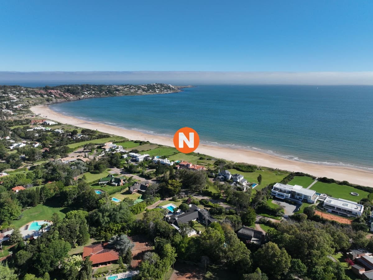 Residencia en venta a metros del mar en Solanas