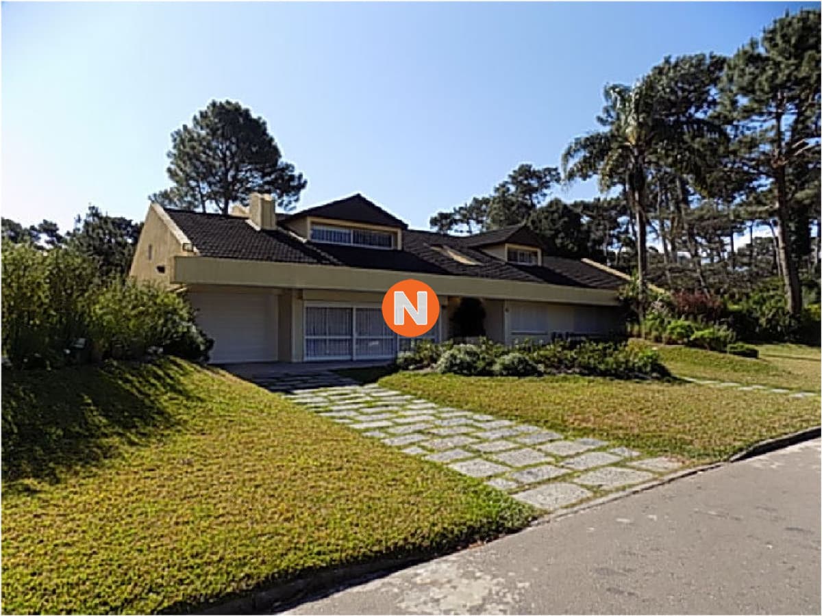 Casa en Venta y Alquiler, Mansa, Punta del Este, 6 Dormitori ...