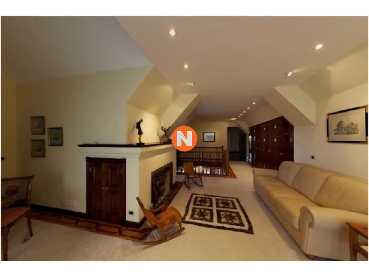 Mansion en venta en  Punta del Este, frente al mar , 7 Dormi ...