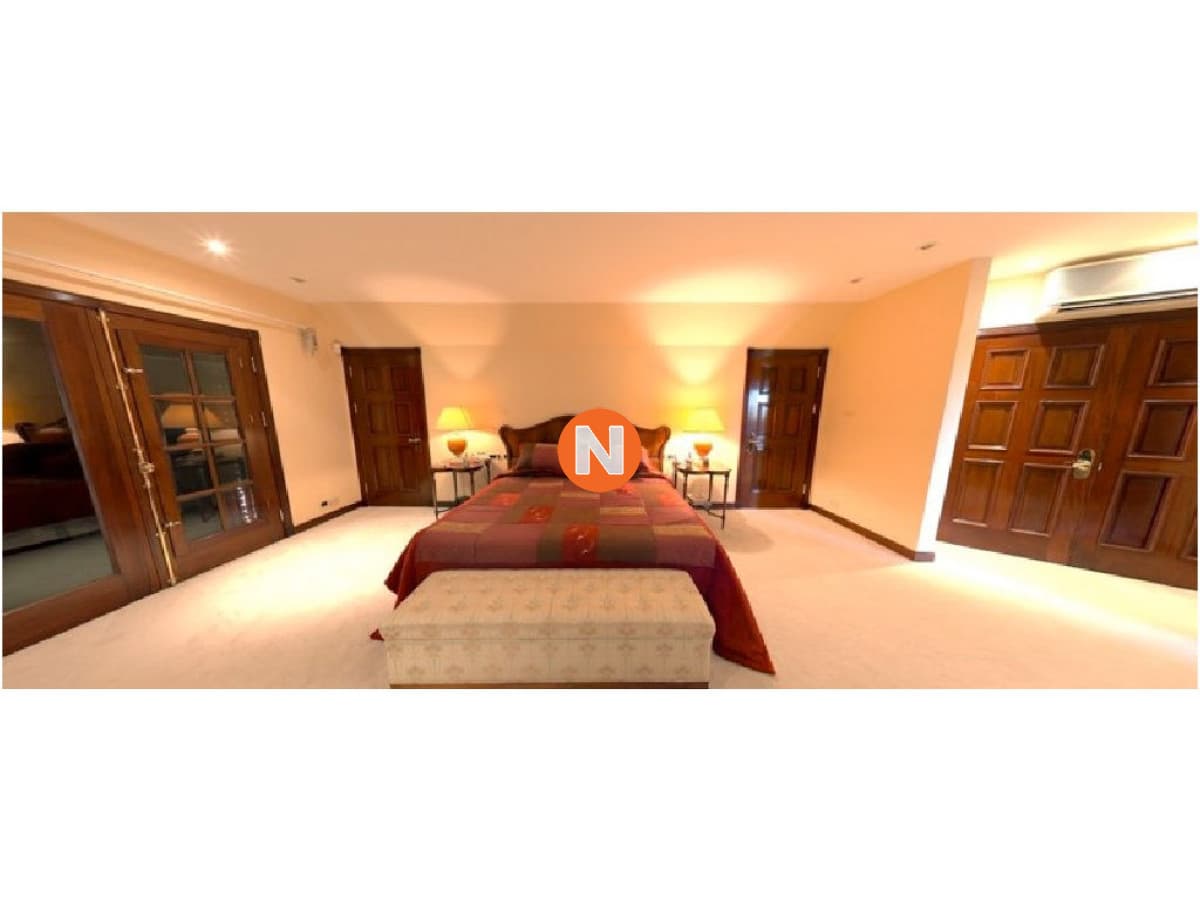 Mansion en venta en  Punta del Este, frente al mar , 7 Dormi ...
