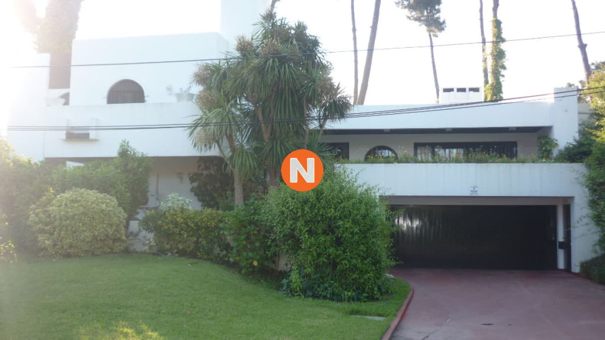 Casa en Venta Lugano, Punta del Este, 6 Dormitorios.