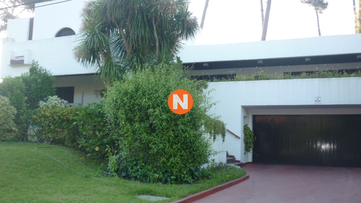 Casa en Venta Lugano, Punta del Este, 6 Dormitorios.