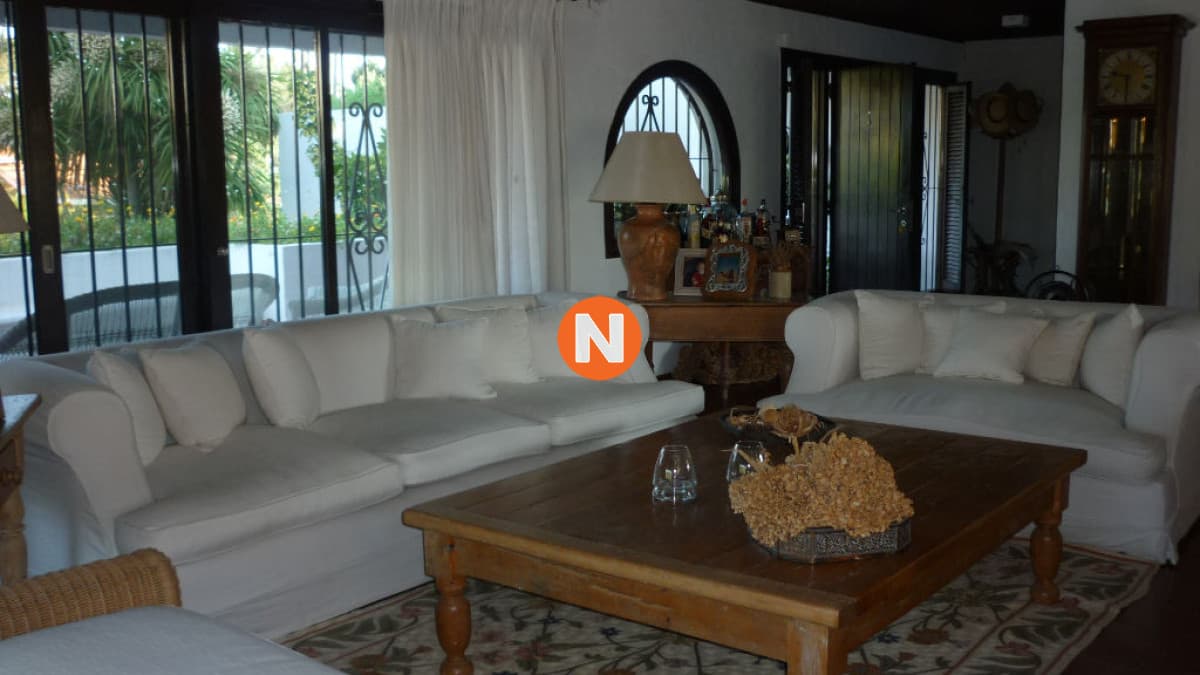 Casa en Venta Lugano, Punta del Este, 6 Dormitorios.