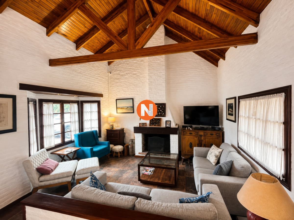 Casa en Alquiler, Pinares, Punta del Este, 4 Dormitorios.