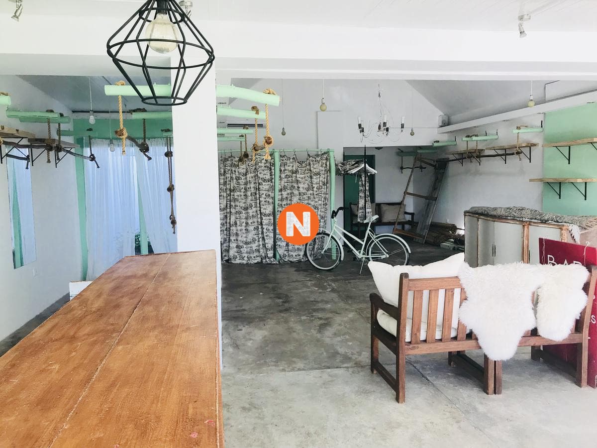 Hermoso local en venta en la barra