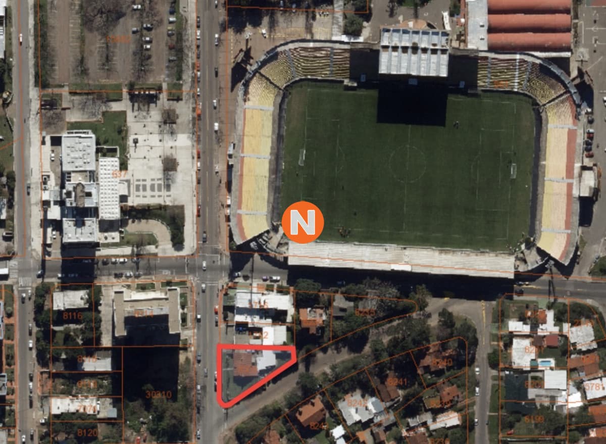 Terreno con proyecto comercial y corporativo aprobado en ubi ...