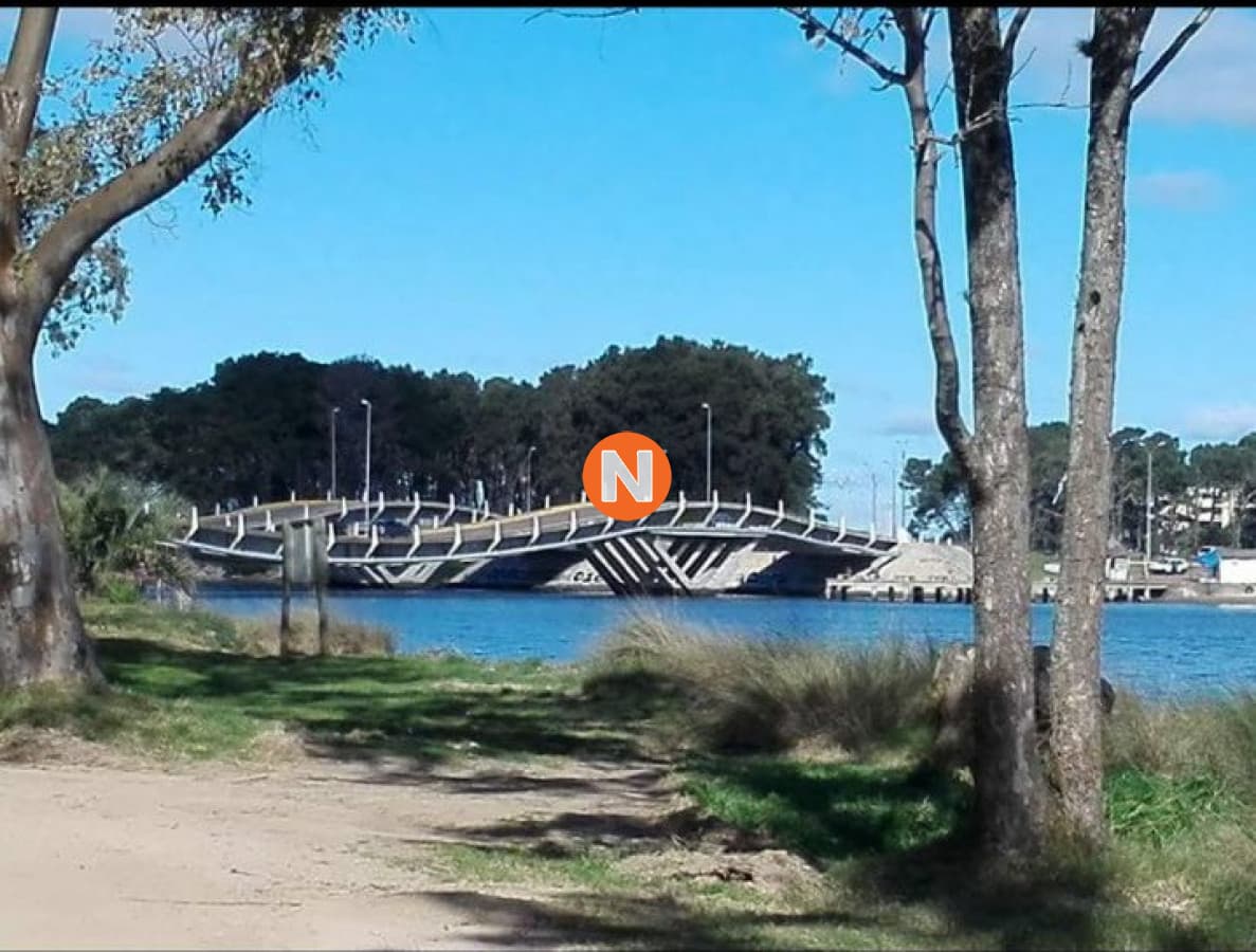 Hermoso terreno frente al puente de La Barra