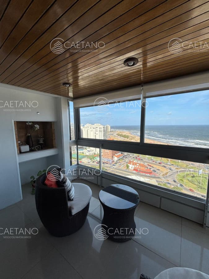 Apartamento en venta, 3 dormitorios. Primera Linea