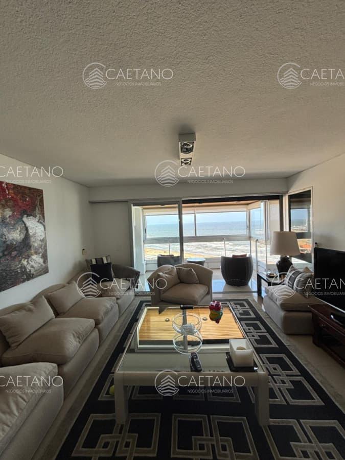Apartamento en venta, 3 dormitorios. Primera Linea