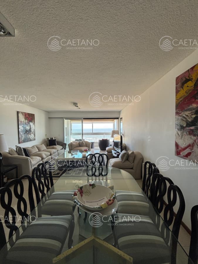 Apartamento en venta, 3 dormitorios. Primera Linea