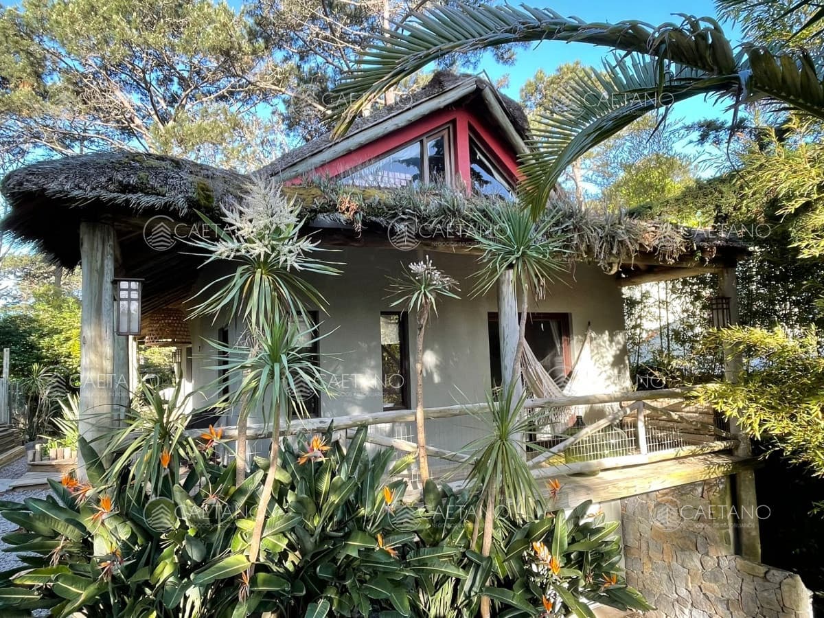 ALQUILER TEMPORARIO DE CASA DE 2 DORMITOTIORIOS EN MONTOYA LA BARRA PUNTA DEL ESTE