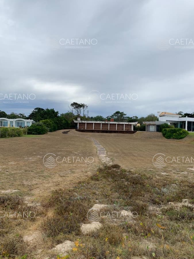 TERRENO SOLANAS PRIMERA LINEA FRENTE A LA PLAYA