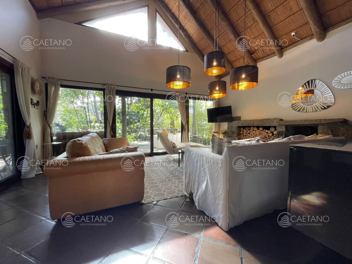 ALQUILER TEMPORARIO DE CASA DE 2 DORMITOTIORIOS EN MONTOYA LA BARRA PUNTA DEL ESTE