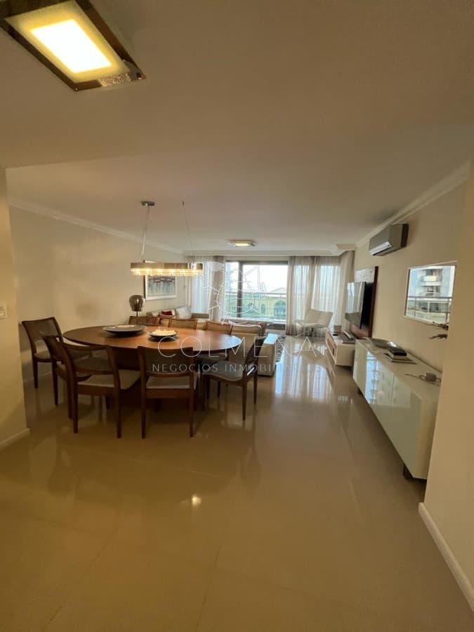 VENTA  Y ALQUILER DE MODERNO APARTAMENTO DE 3 SUITES EN BRAVA