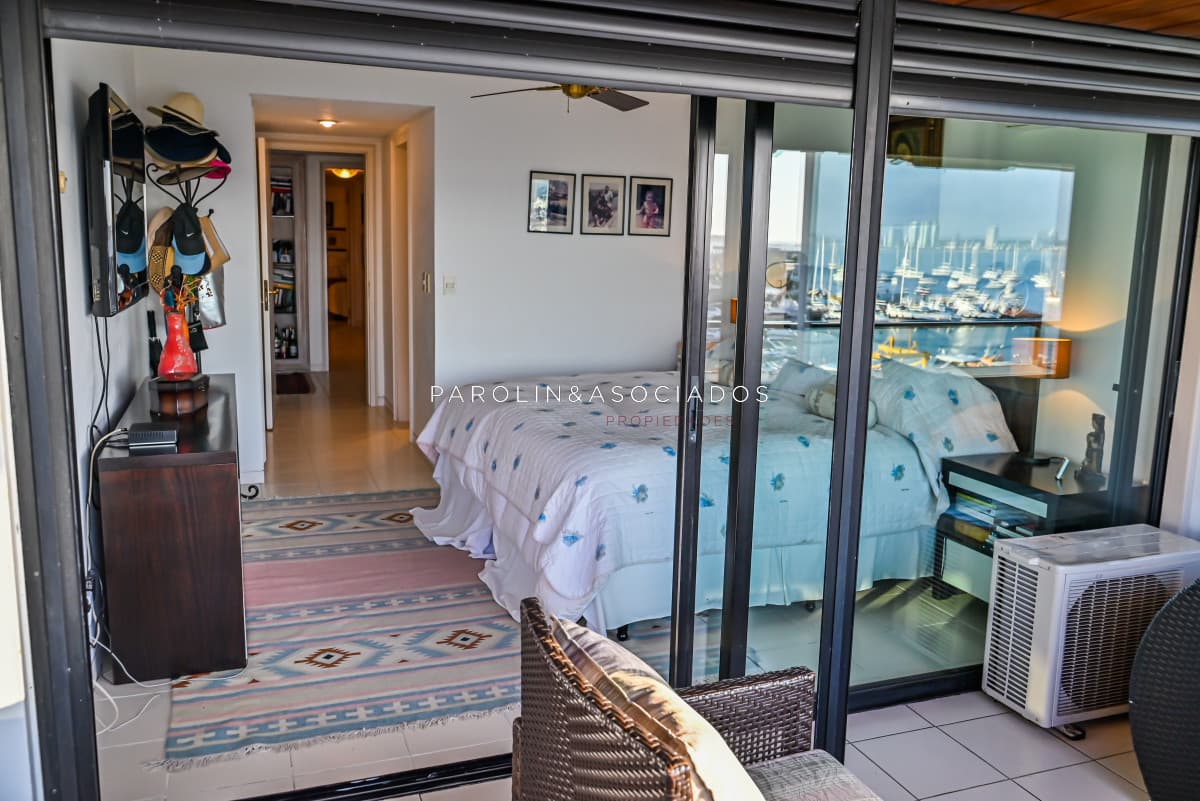 Apartamento en venta de 3 dormitorios en edificio Portofino, Península, Punta del Este.