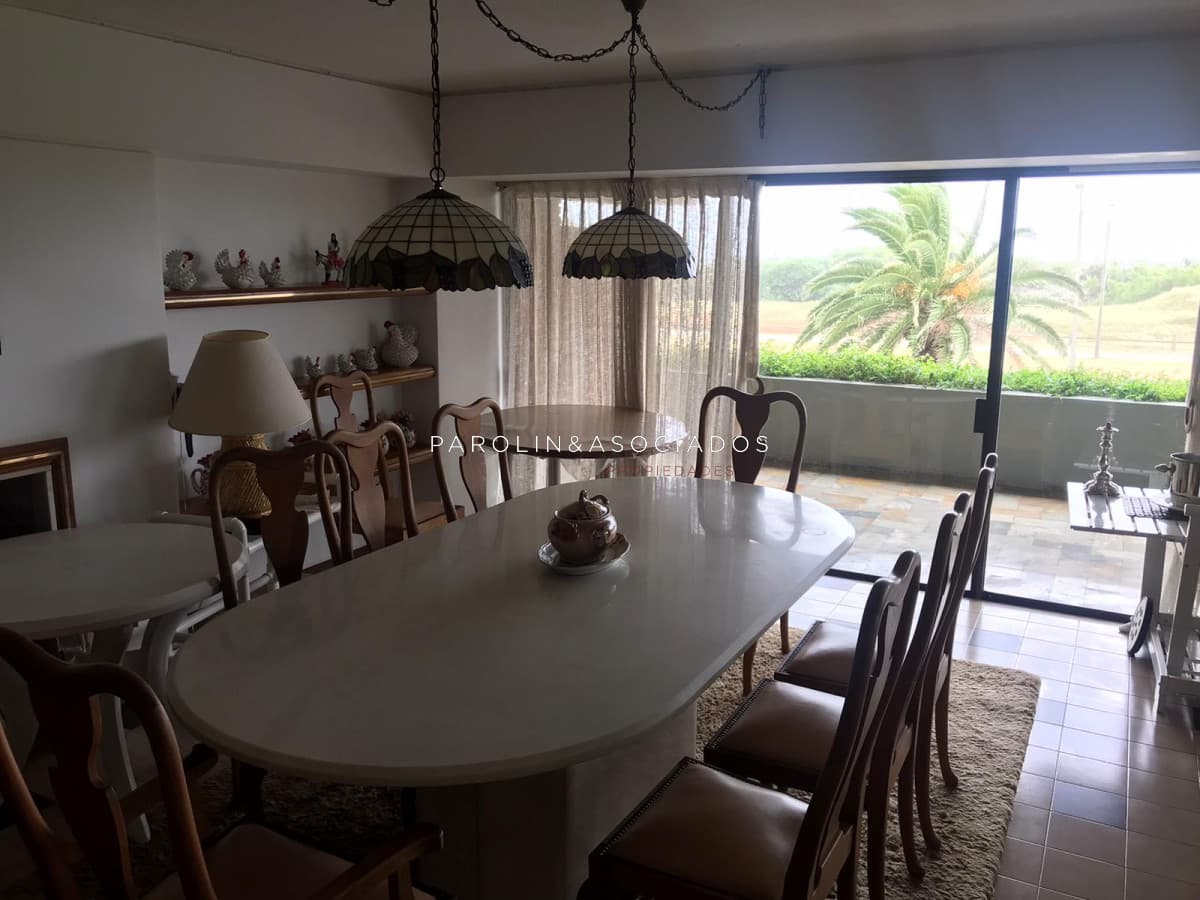 Apartamento en venta de 4 dormitorios en Sea Side, Punta del Este.