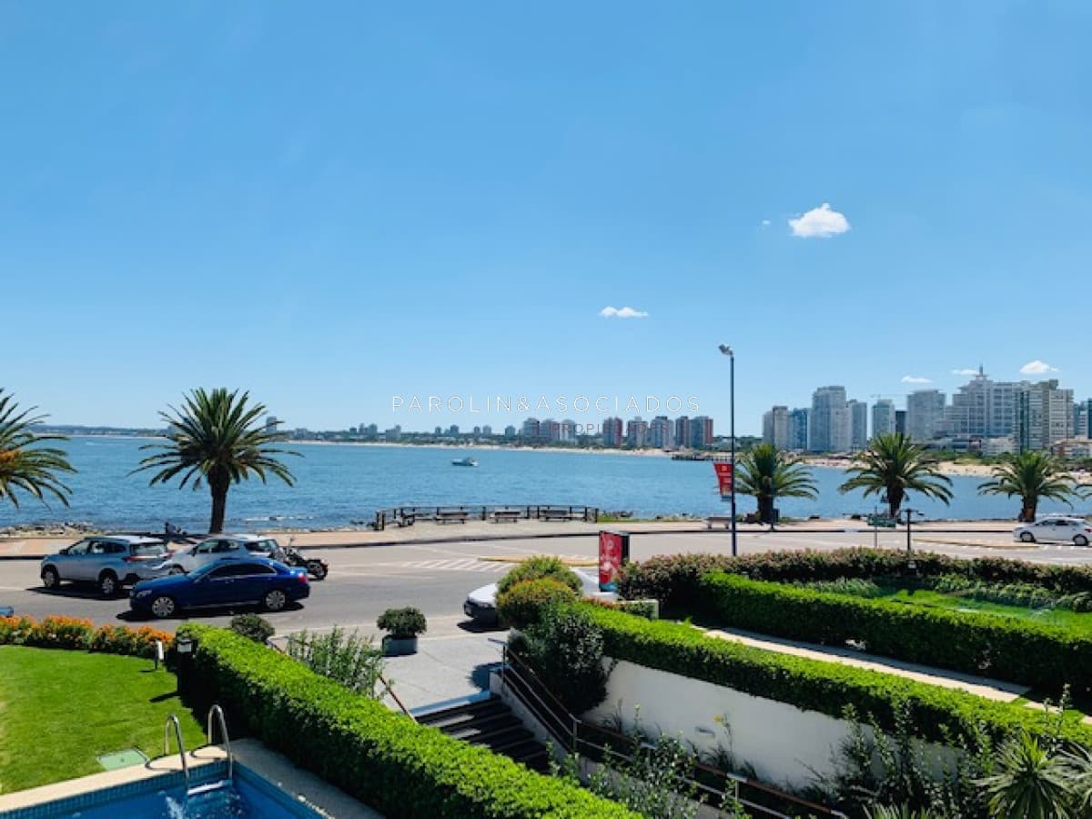 Apartamento en venta en primera linea de Puerto, Punta del Este.