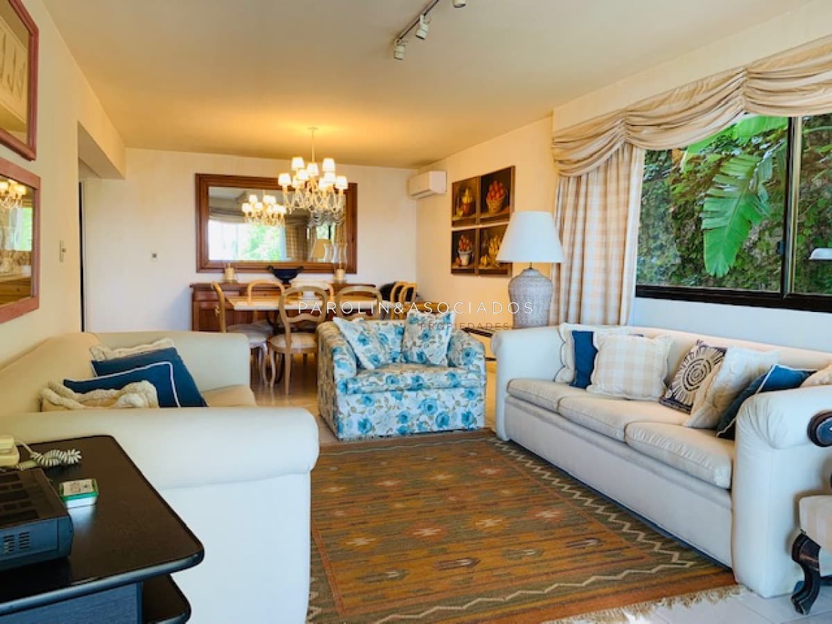 Apartamento en venta en primera linea de Puerto, Punta del Este.