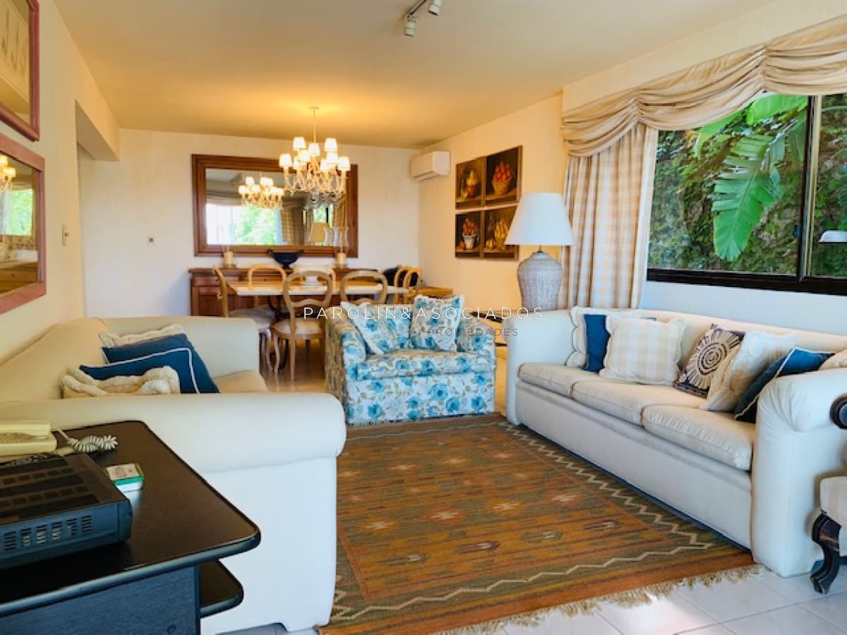 Apartamento en venta en primera linea de Puerto, Punta del Este.