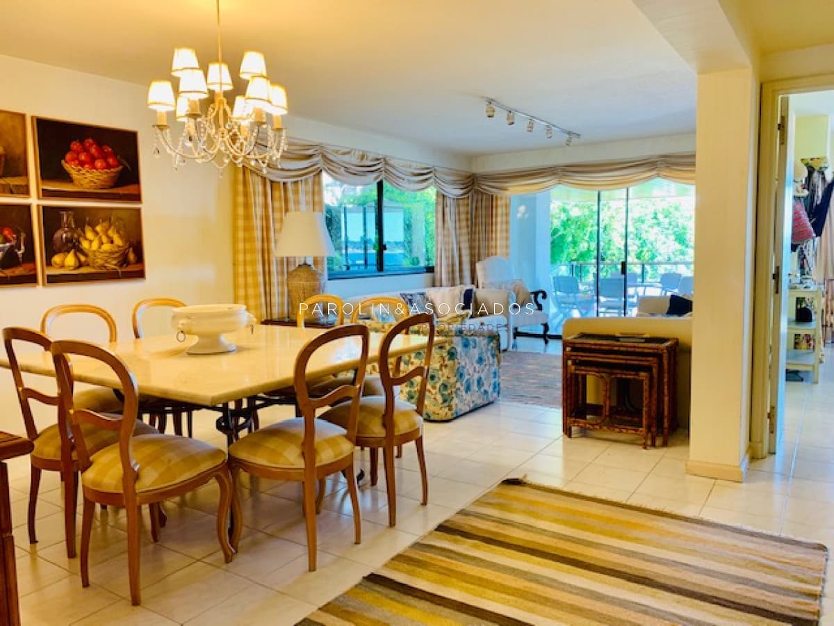 Apartamento en venta en primera linea de Puerto, Punta del Este.